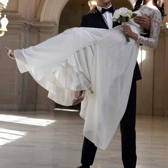 White lace long sleeve wedding dress with open back - Picture 5 of 8